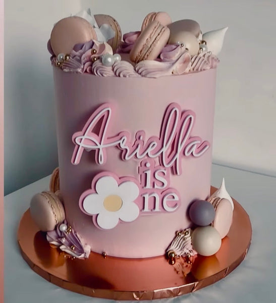 Personalised Daisy Birthday Cake Topper – Custom Name & Age – Acrylic Cake Decoration – Modern Script