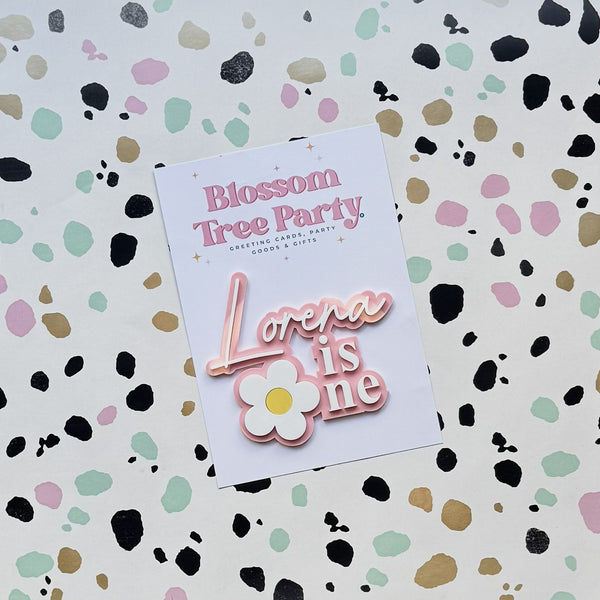 Personalised Daisy Birthday Cake Topper – Custom Name & Age – Acrylic Cake Decoration – Modern Script